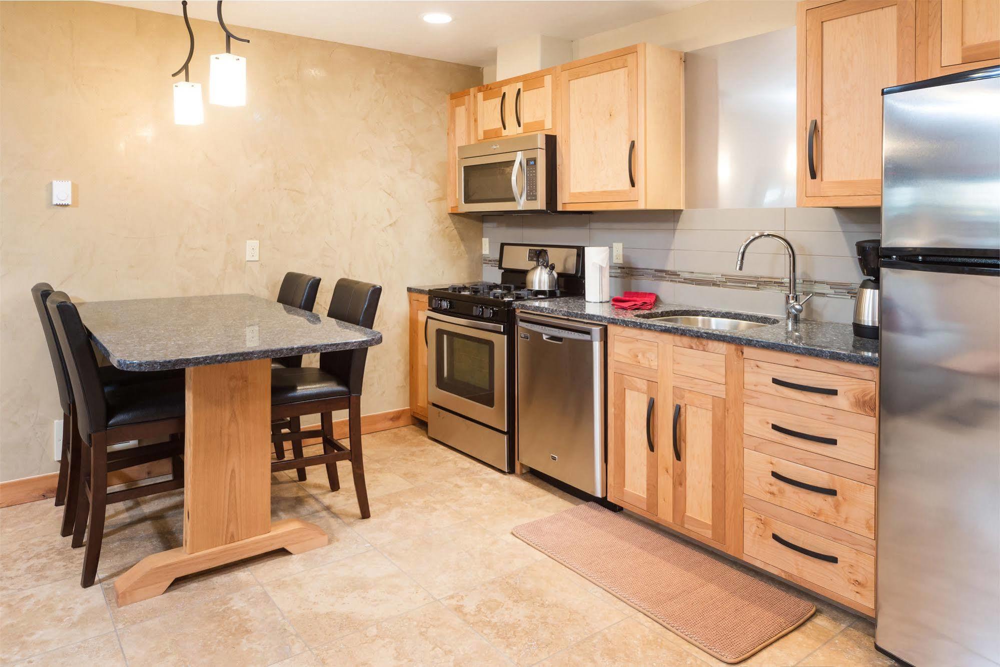 Wall Street Suites Бенд Экстерьер фото